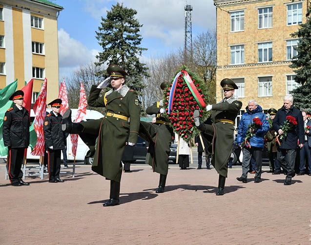 Участие в почтении памяти воинов и партизан, освободивших город от немецко-фашистских захватчиков