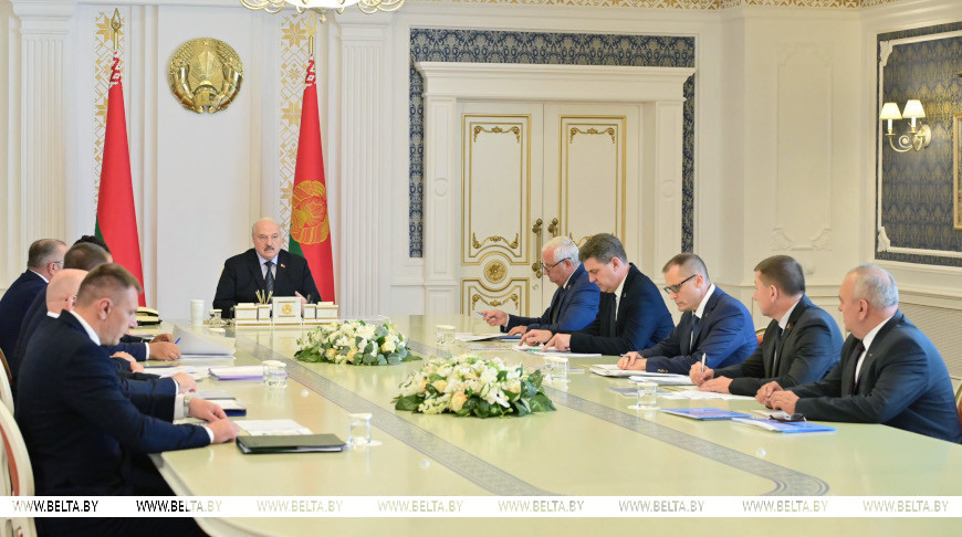 Лукашенко рассказал об уникальной возможности зайти на рынки дальней дуги всерьез и надолго